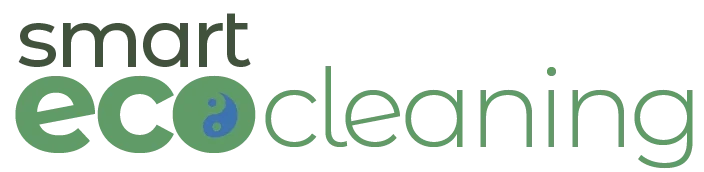 Logo Smart Eco Cleaning linksbündig geschrieben, smart ist in der 1. Zeile, eco cleaning nebeneinander in der 2. Zeile. Das Wort "eco" ist größer und im O befindet sich schematisch das Yin-Yang-Zeichen mit 2 Schwüngen und 2 Punkten.